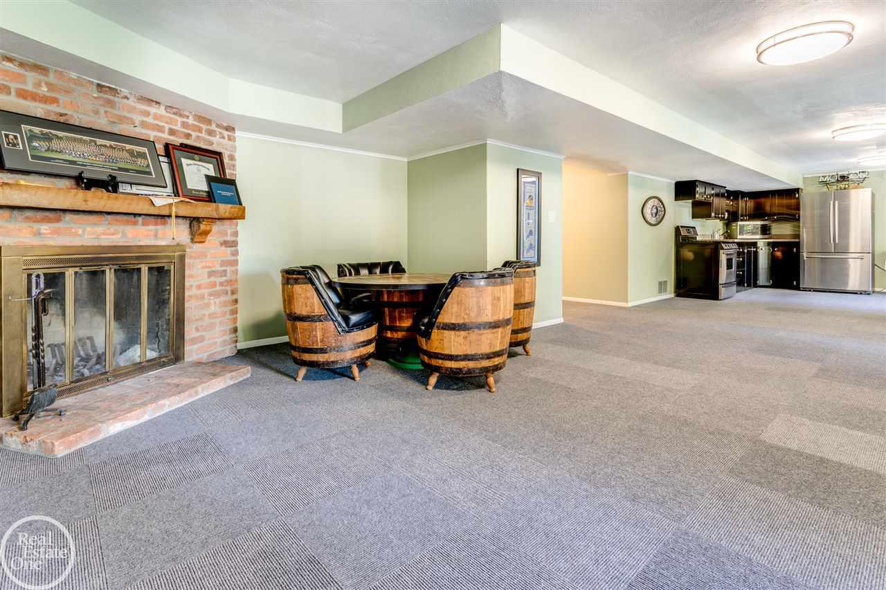 2915 Riverside Drive Port Huron, MI 48060 - Photo 78 of 92 50043826-77.JPG