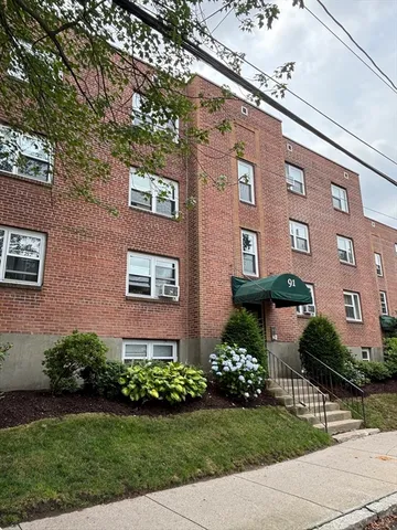 $599,000 | 91 Chestnut Street, Unit 4, Brookline, MA 02445