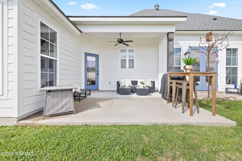 $285,000 | 110 Louis Private Lane, Maurice, LA 70555