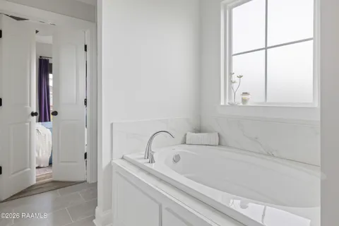 $285,000 | 110 Louis Private Lane, Maurice, LA 70555