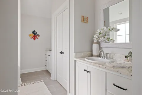 $285,000 | 110 Louis Private Lane, Maurice, LA 70555