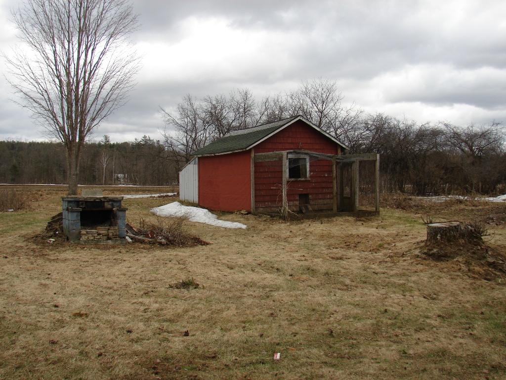 397 River Road North Anson, ME 04958 - Photo 3 of 11 chicken coop
