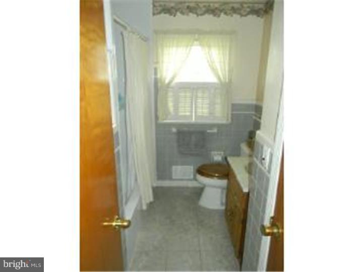 22 Doreen Road Hamilton Square, NJ 08690 - Photo 14 of 20 Bathroom