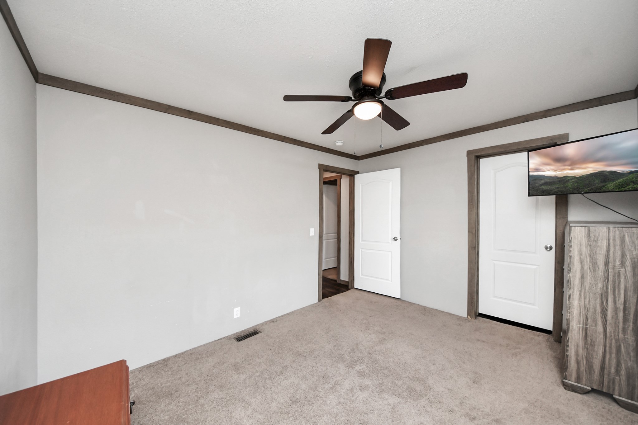 131 Kiowa Court Rosharon, TX 77583 - Photo 25 of 42 3rd bedroom features a ceiling fan, plush carpet, and a walk in closet.