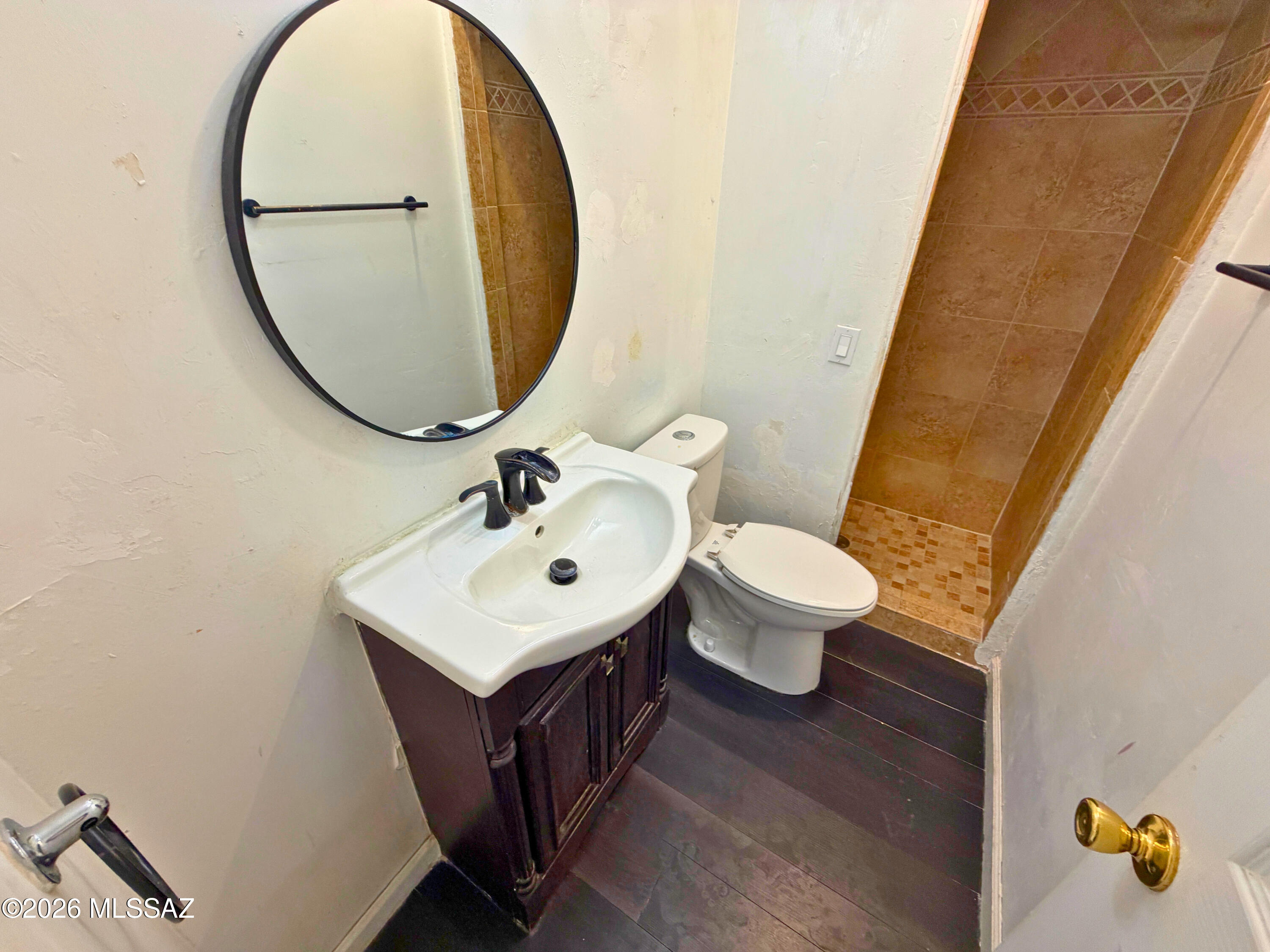 3383 North Flowing Wells Road Tucson, AZ 85705 - Photo 27 of 47 Primary bedroom bathroom