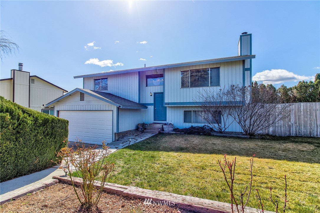 204 West Goodlander Road Selah, WA 98942 - Photo 1 of 16 Gallery Image 1