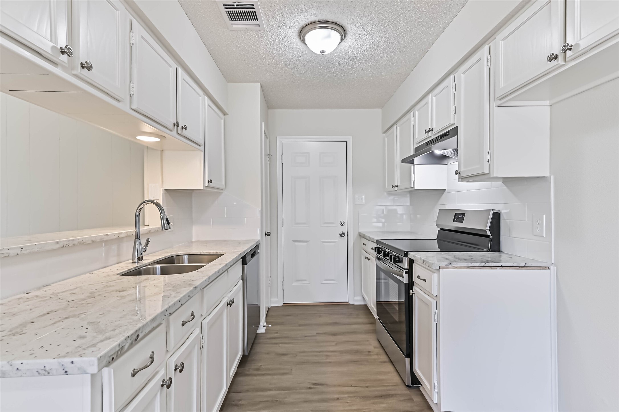 117 Dallas Street Angleton, TX 77515 - Photo 14 of 39 Gallery Image 14