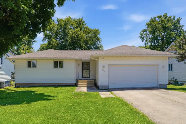 $199,900 | 2004 West 4th Street, Dixon, IL 61021