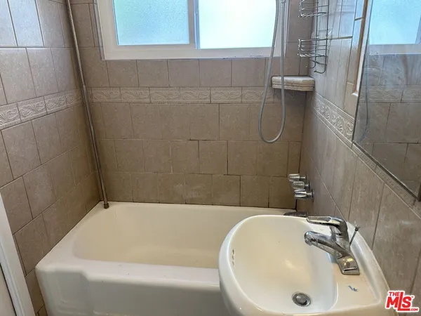 $2,399 | 624 Aerick Street, Unit 3, Inglewood, CA 90301