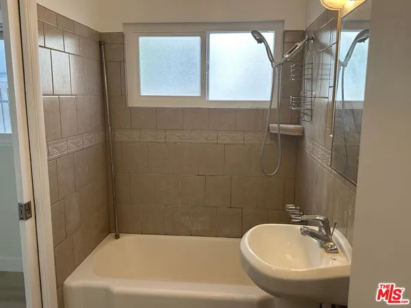 $2,399 | 624 Aerick Street, Unit 3, Inglewood, CA 90301