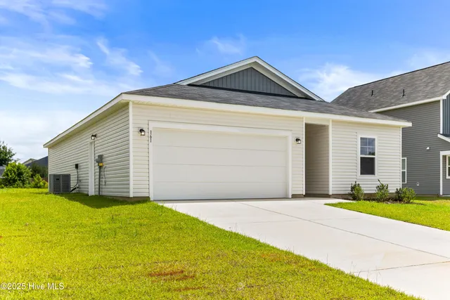 $299,620 | 609 South Squires Run Lane, Richlands, NC 28574