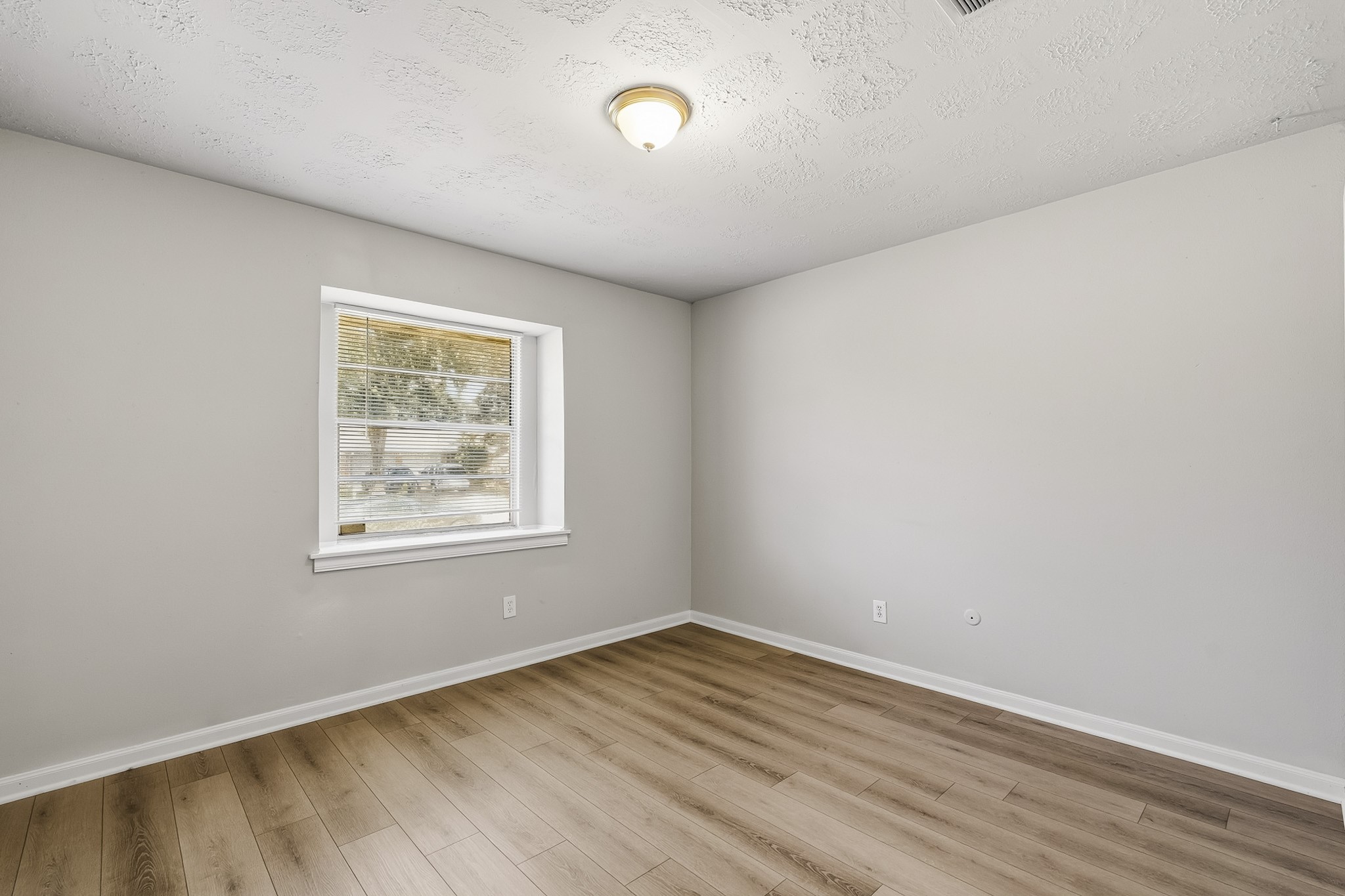 9347 Colleen Road Houston, TX 77080 - Photo 11 of 17 Gallery Image 11