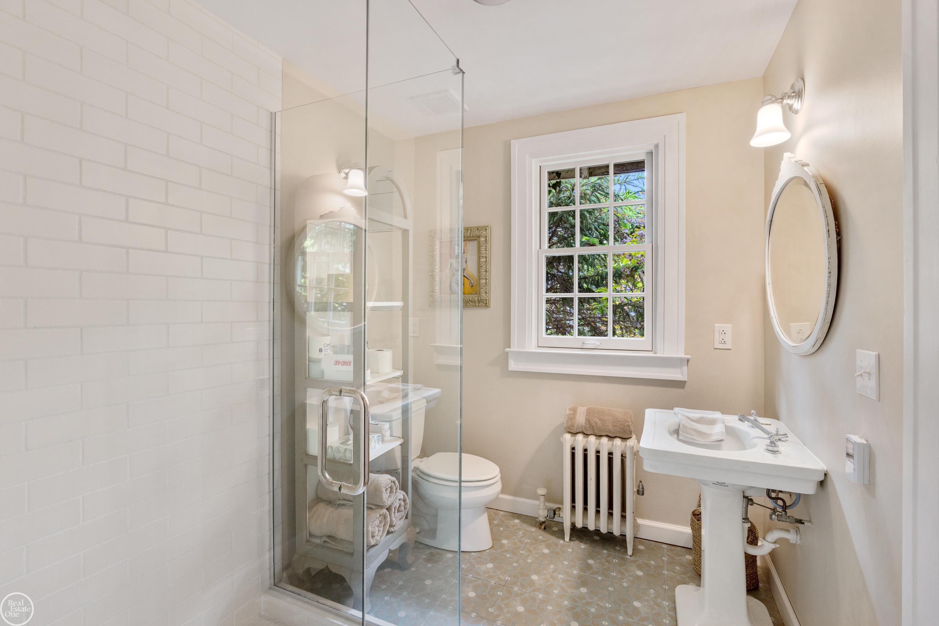492 Rivard Boulevard Grosse Pointe, MI 48230 - Photo 45 of 81 50110851-44.JPG
