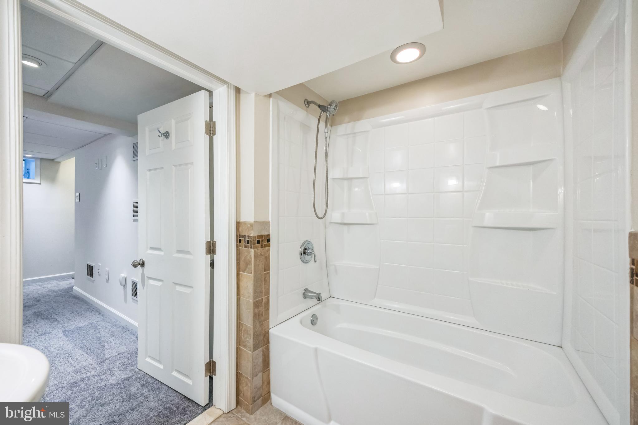 731 Braxton Road Ridley Park, PA 19078 - Photo 27 of 38 Full bath