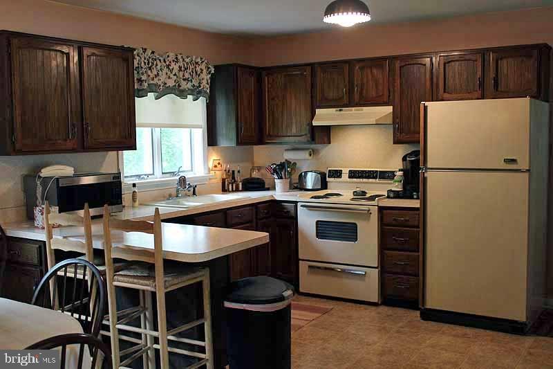 56 Pinewood Avenue Lititz, PA 17543 - Photo 5 of 18