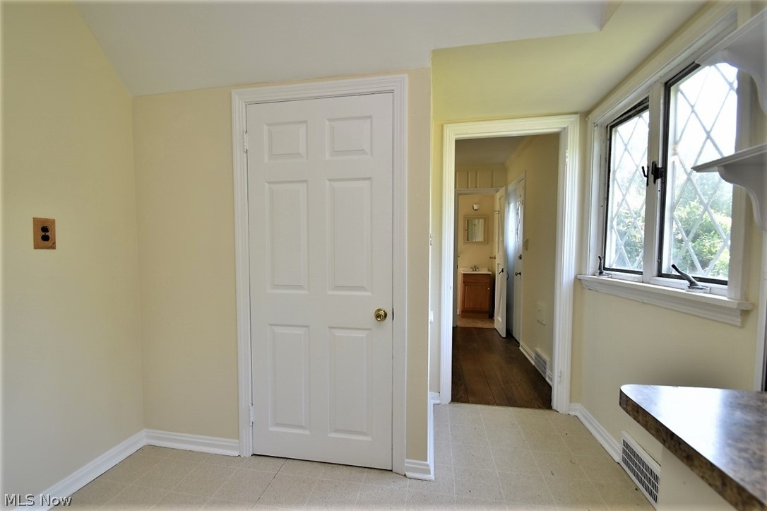 3518 Edison Road Cleveland, OH 44121 - Photo 13 of 26 Gallery Image 13