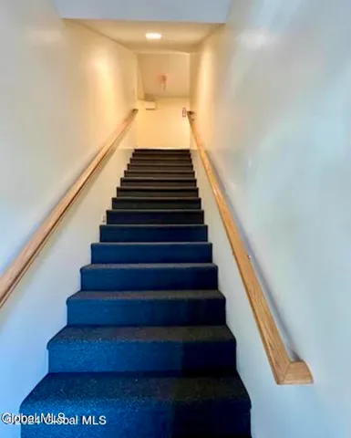 $1,000 | 2 Washington Square, Unit 6, Greenwich, NY 12834