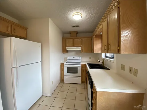 $1,100 | 2132 West Iris Avenue, Unit 3, McAllen, TX 78501