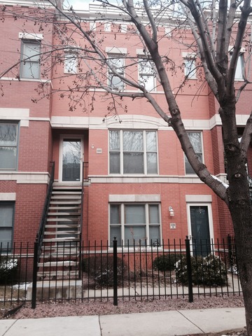 1330 West Fillmore Street Chicago, IL 60607 - Photo 1 of 25 a front view of a multi story building