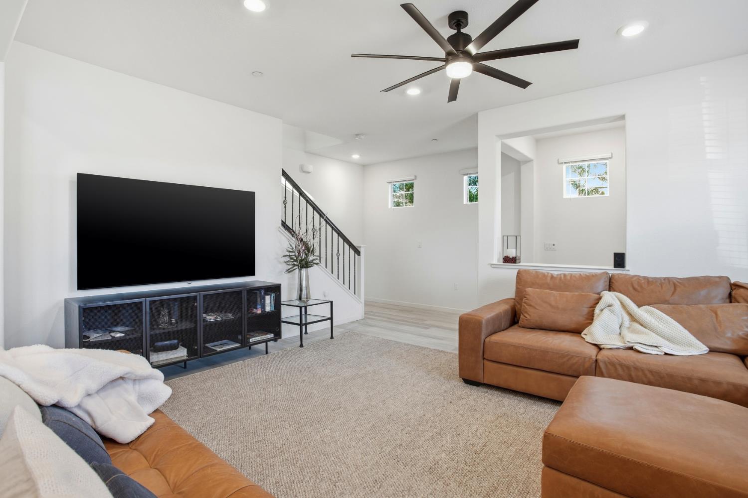 1586 Parkside Way Roseville, CA 95747 - Photo 5 of 42