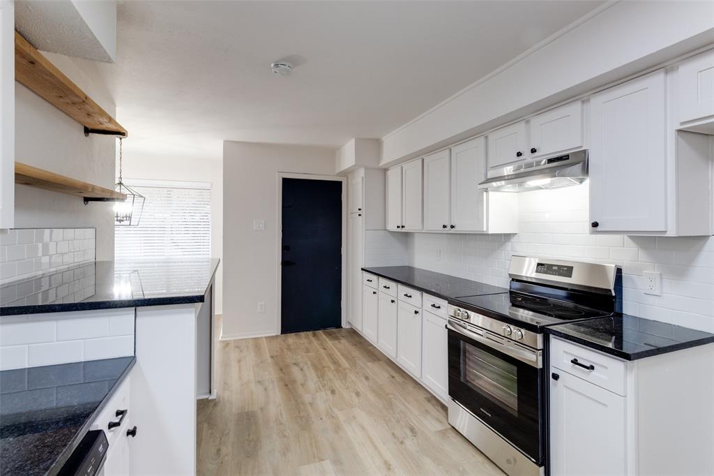 10530 Stone Canyon Road, Unit 208 Dallas, TX 75230 - Photo 12 of 24 a kitchen with granite countertop a stove and a refrigerator