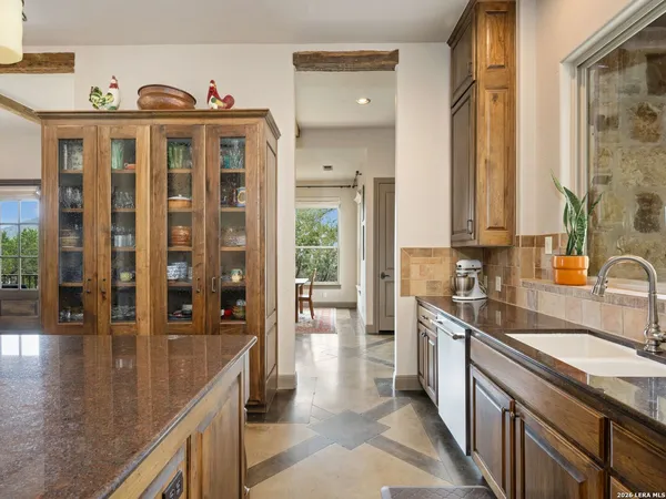 $1,525,000 | 2717 B & R, Utopia, TX 78884