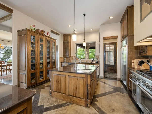 $1,525,000 | 2717 B & R, Utopia, TX 78884