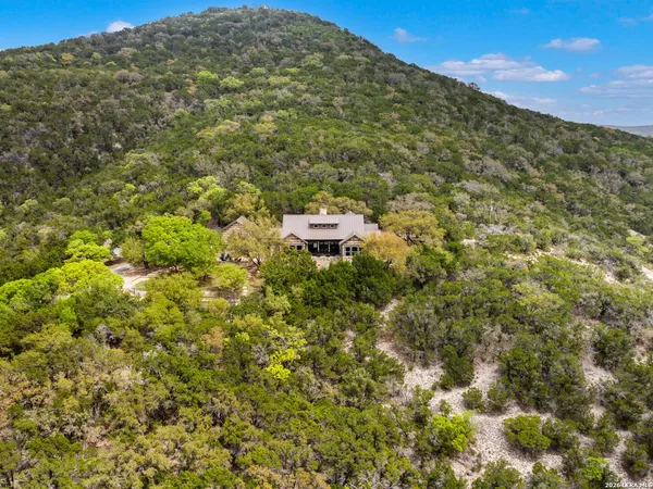 $1,525,000 | 2717 B & R, Utopia, TX 78884