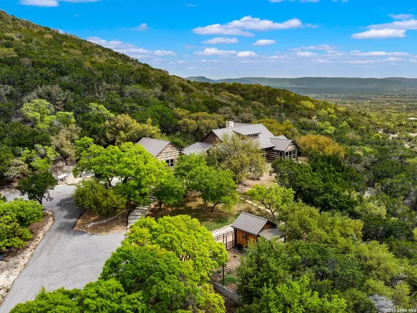 $1,525,000 | 2717 B & R, Utopia, TX 78884
