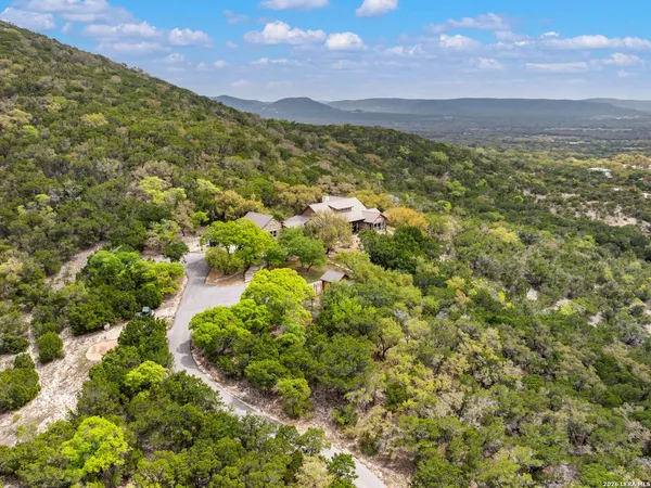 $1,525,000 | 2717 B & R, Utopia, TX 78884