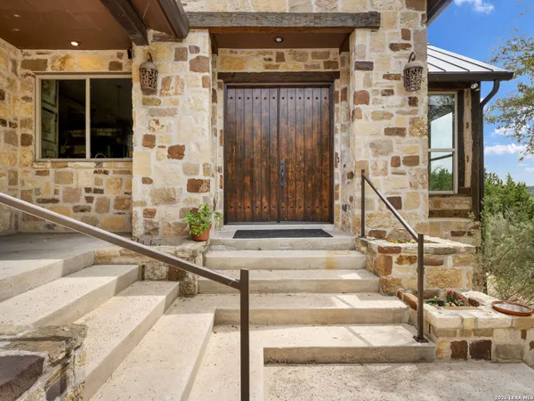 $1,525,000 | 2717 B & R, Utopia, TX 78884