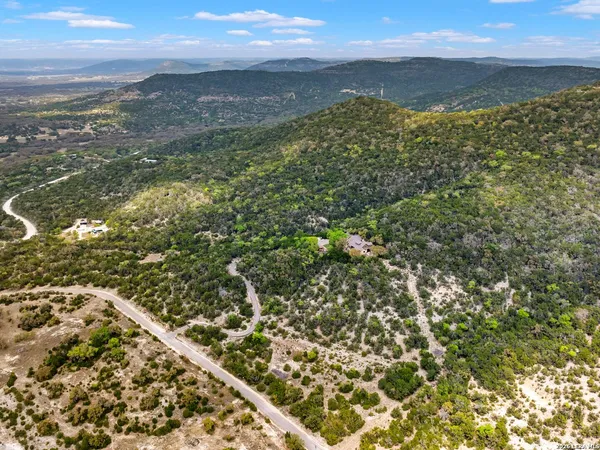 $1,525,000 | 2717 B & R, Utopia, TX 78884