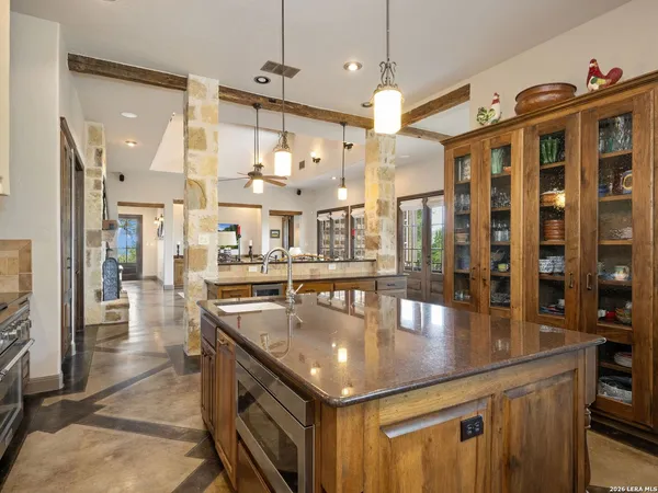 $1,525,000 | 2717 B & R, Utopia, TX 78884