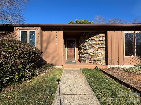 $250,000 | 1754 12th Street Northeast, Hickory, NC 28601