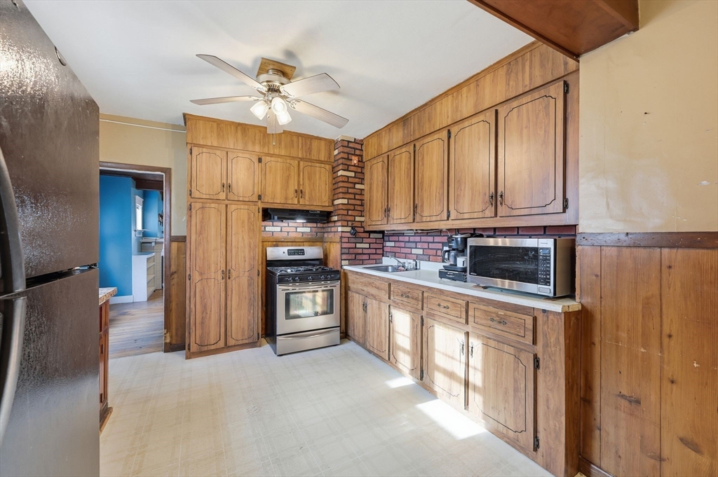 225 Osborne Terrace Springfield, MA 01104 - Photo 13 of 40