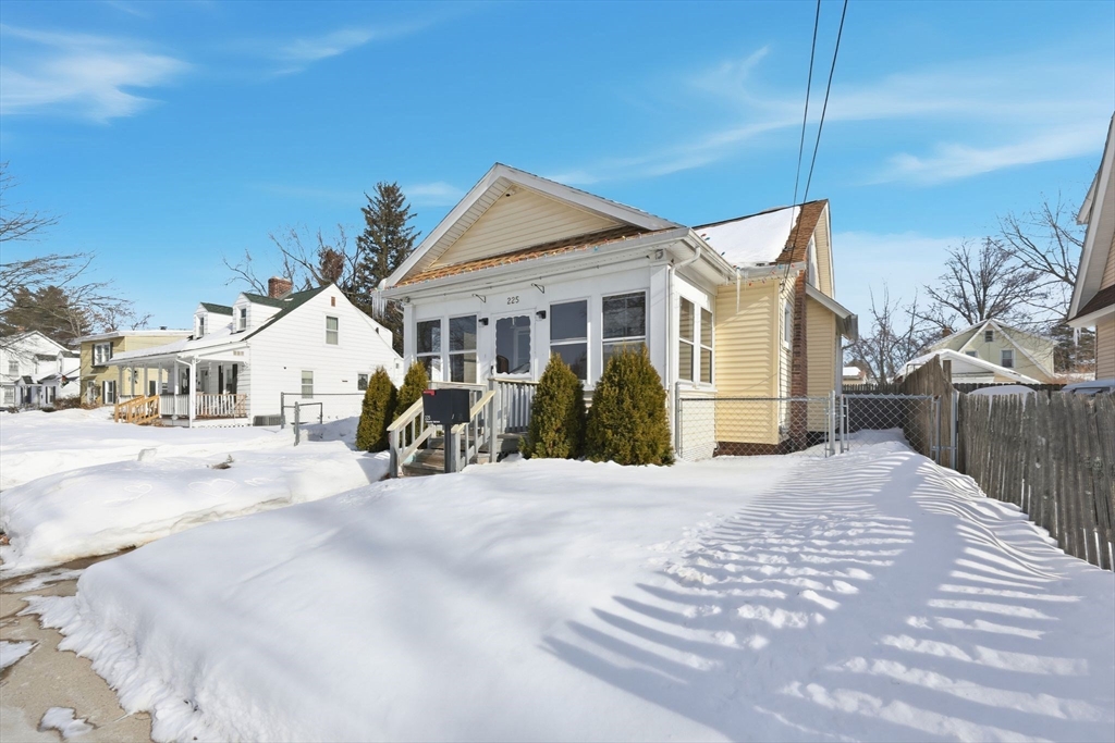 225 Osborne Terrace Springfield, MA 01104 - Photo 3 of 40