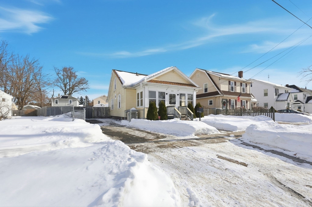 225 Osborne Terrace Springfield, MA 01104 - Photo 5 of 41