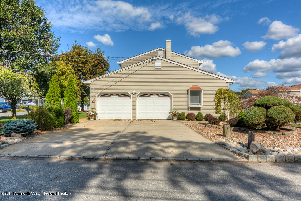 173 Club House Road Brick, NJ 08723 - Photo 5 of 30 a view of a house with a backyard