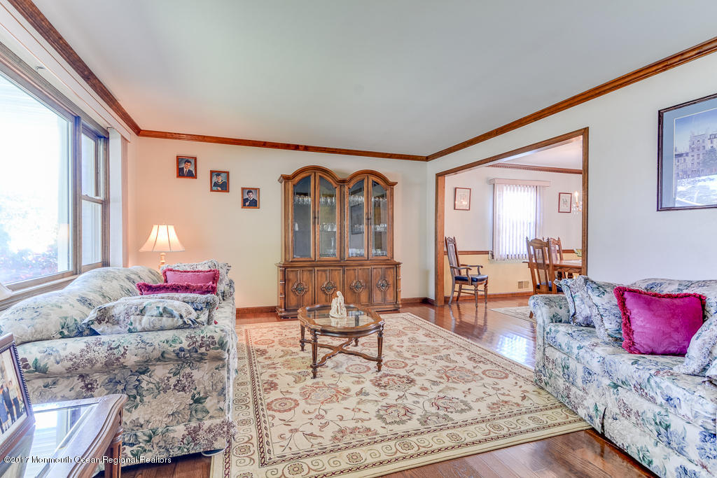 173 Club House Road Brick, NJ 08723 - Photo 10 of 30 a living room with furniture and a couch