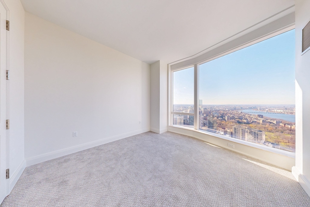 240 Devonshire Street, Unit U5401 Boston, MA 02110 - Photo 9 of 41 a view of an empty room with a window