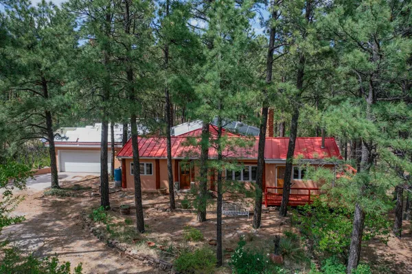 $625,000 | 2 El Paraiso Drive, Montezuma, NM 87731