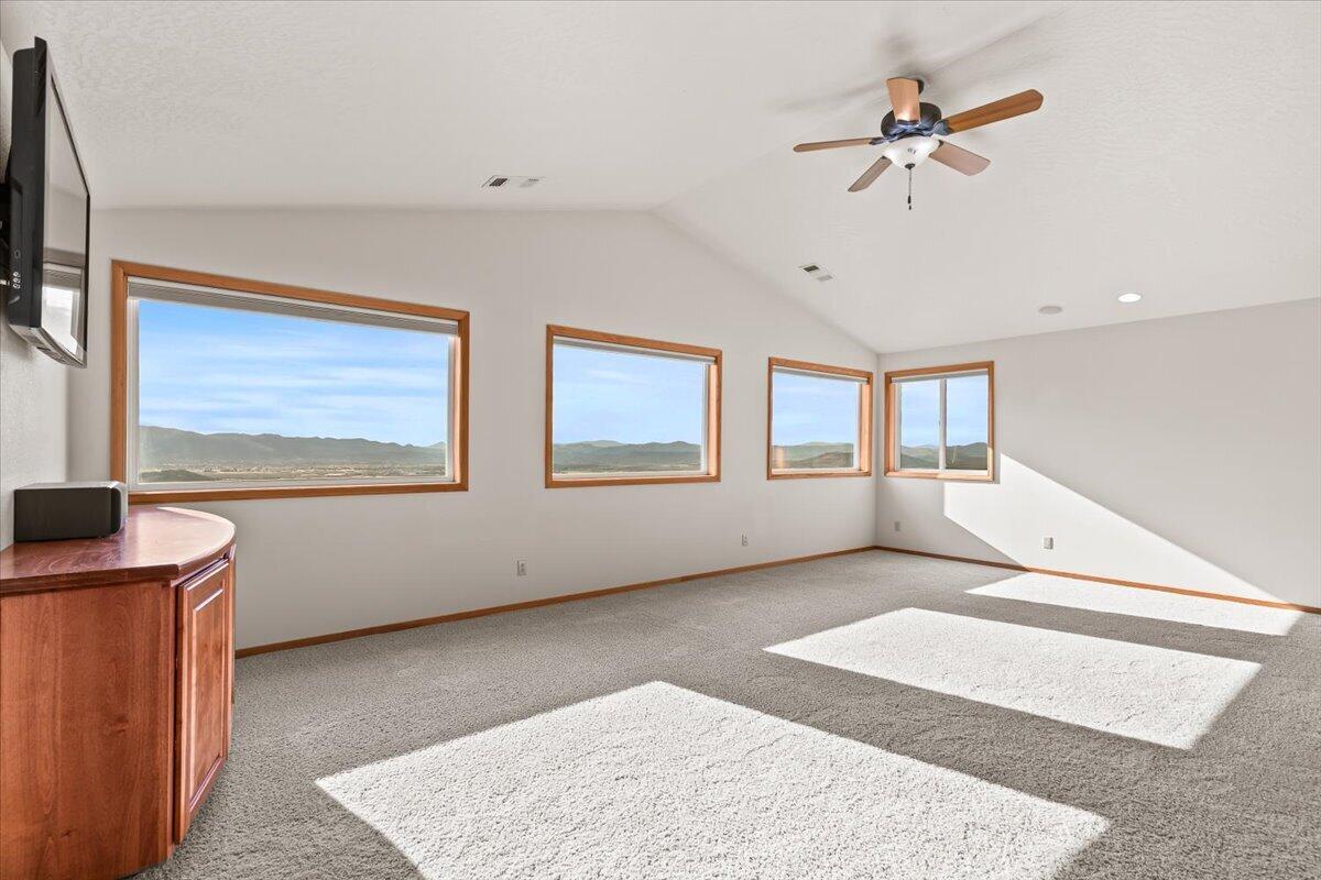 4002 Dry Creek Road Medford, OR 97504 - Photo 17 of 45