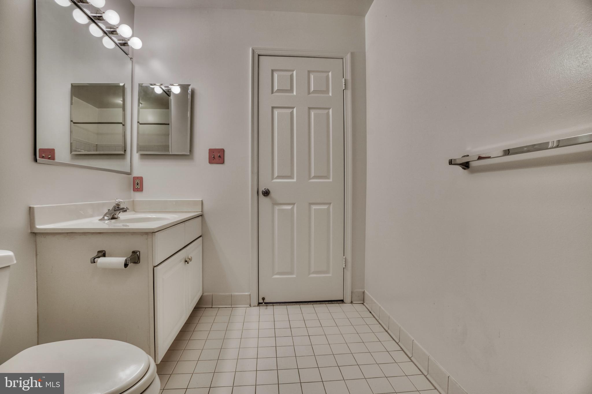 408 Kilree Road, Unit 202 Lutherville-Timonium, MD 21093 - Photo 28 of 33 Hall bath.