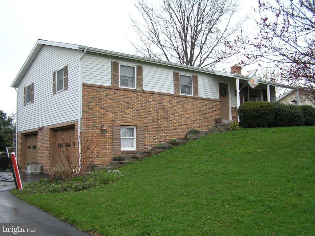 18 Sego Sago Road Manheim, PA 17545 - Photo 3 of 25 Gallery Image 3