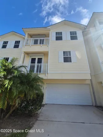 a view of front of house with a yard