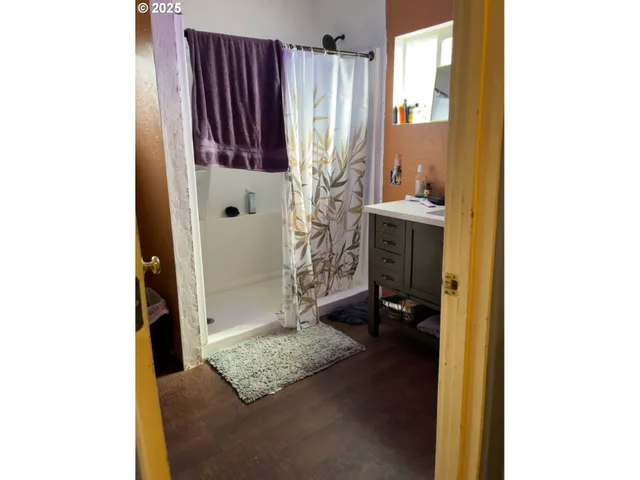 $315,000 | 93 East Hillcrest Drive, Eugene, OR 97404