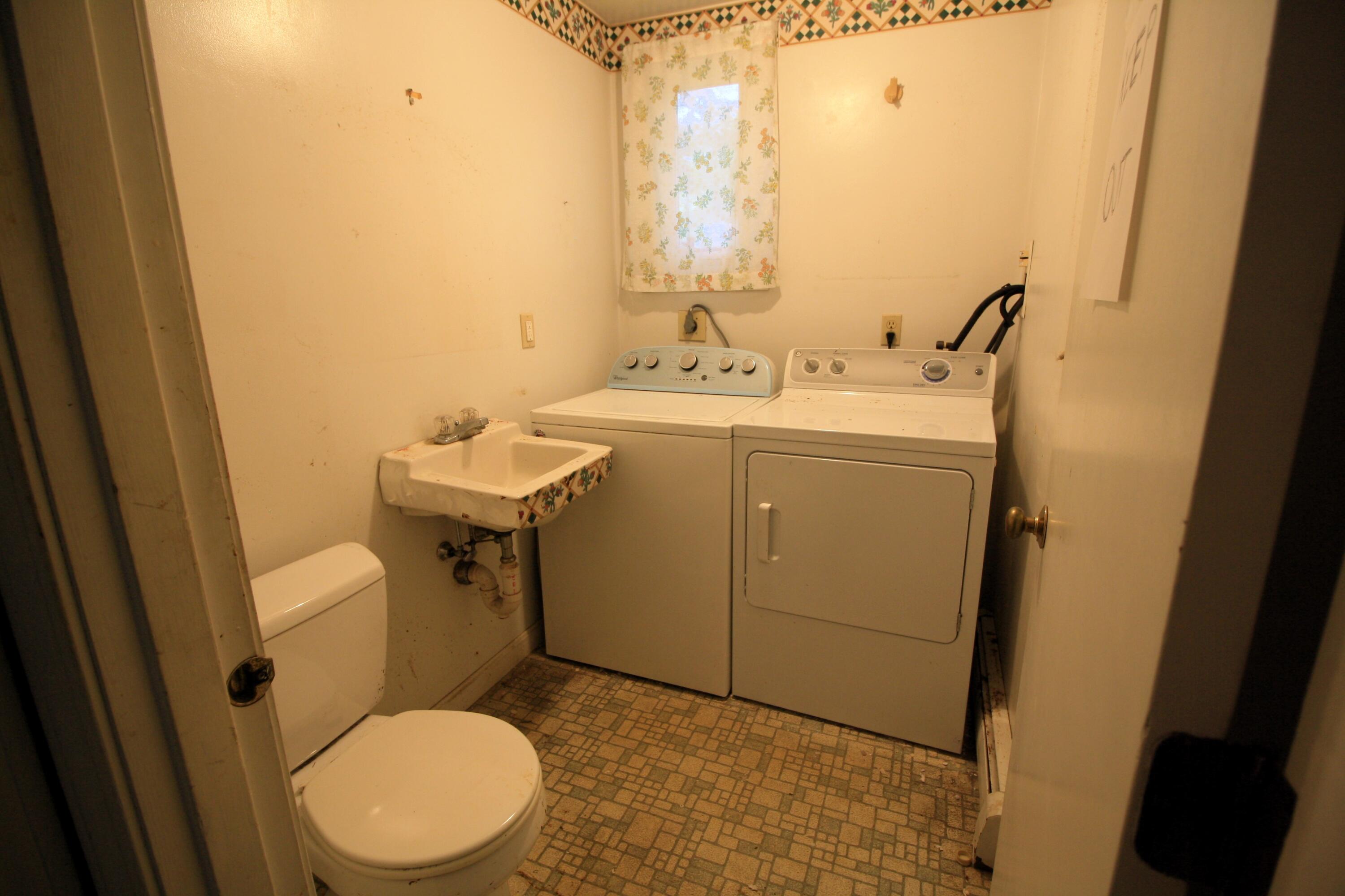 177 Thistle Drive Centerville, MA 02632 - Photo 16 of 22 a bathroom with a sink mirror vanity and toilet