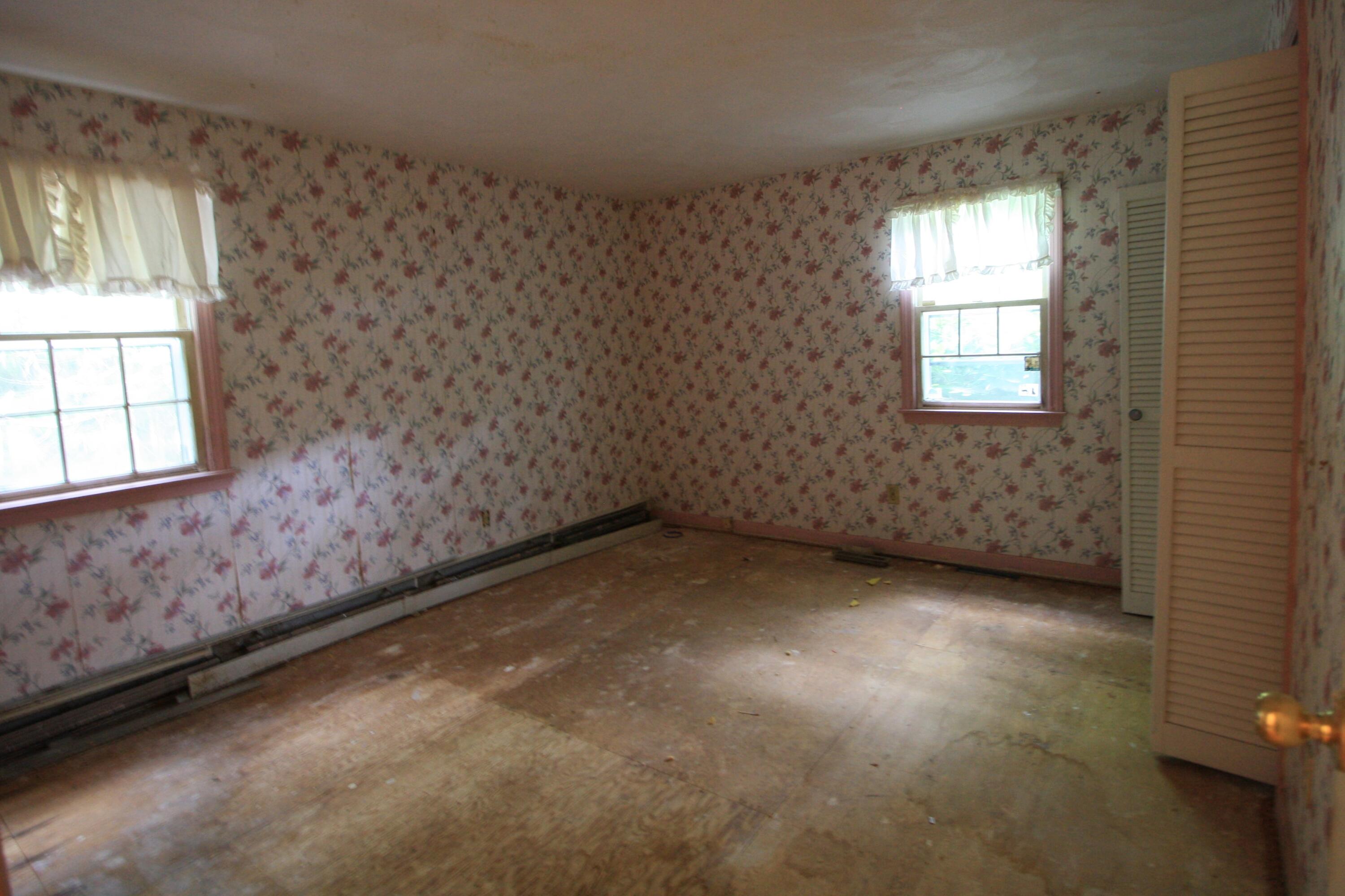 177 Thistle Drive Centerville, MA 02632 - Photo 19 of 22 an empty room with windows