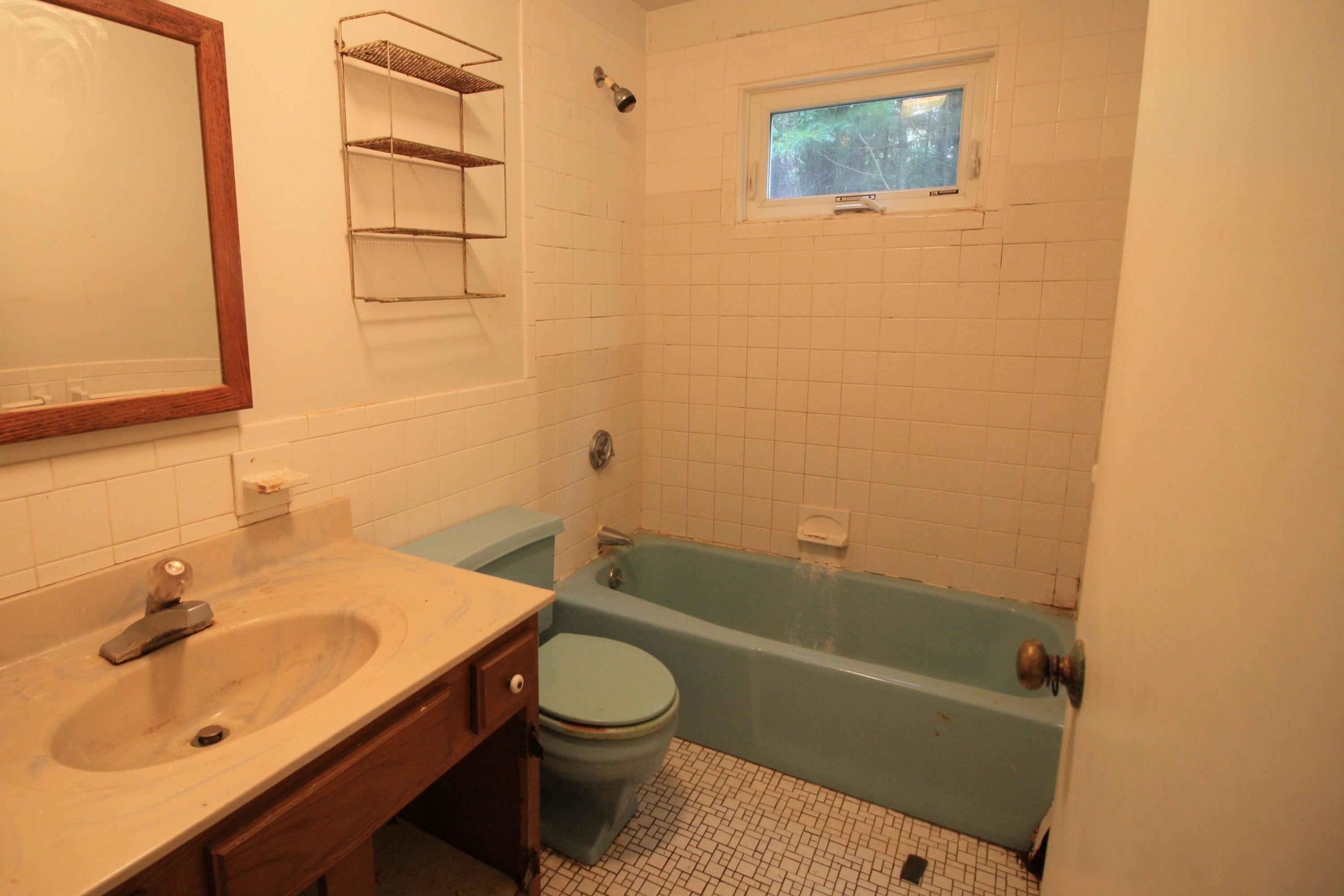 177 Thistle Drive Centerville, MA 02632 - Photo 20 of 22 a bathroom with a sink a toilet and shower
