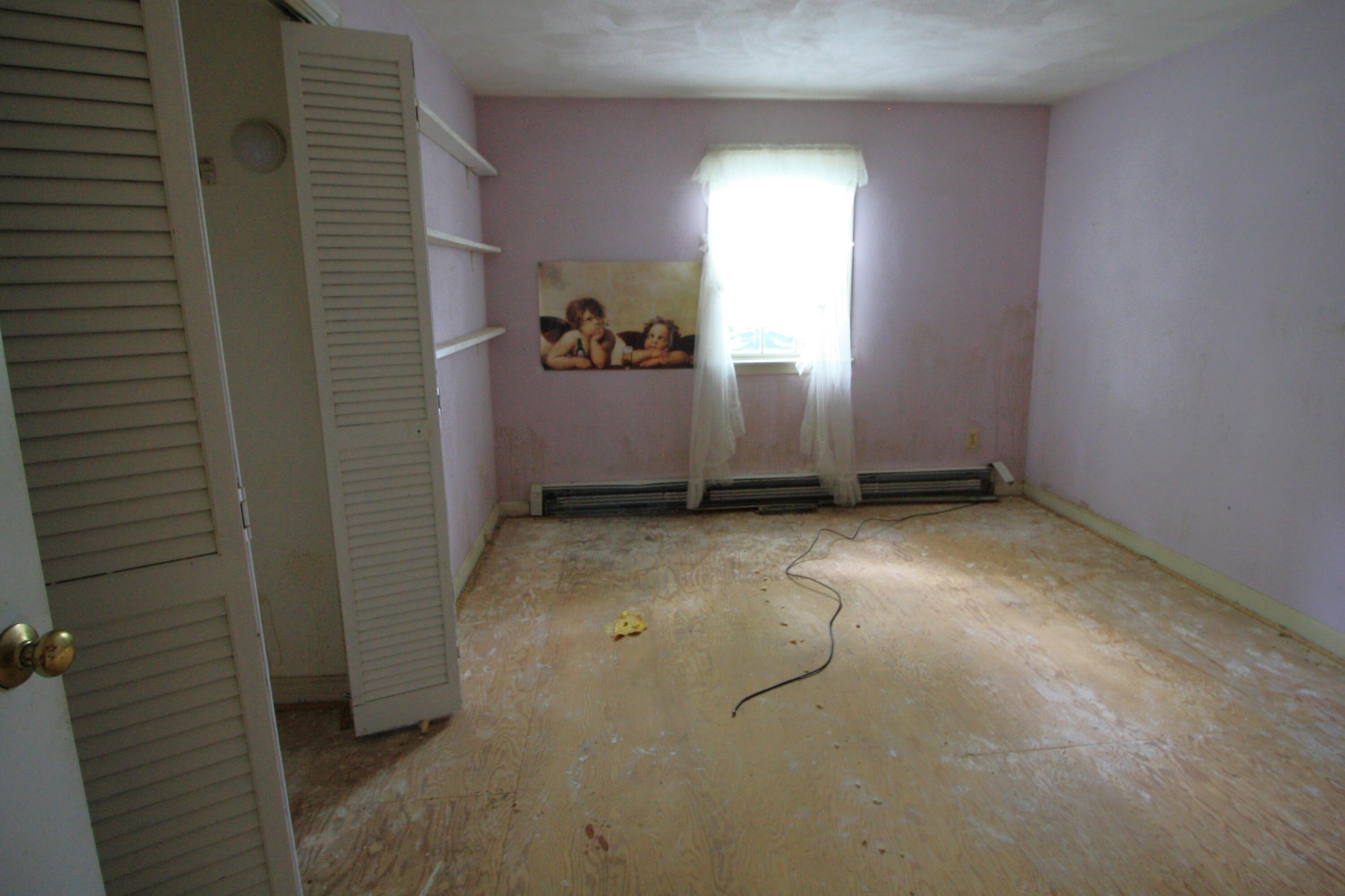 177 Thistle Drive Centerville, MA 02632 - Photo 21 of 22 an empty room with windows